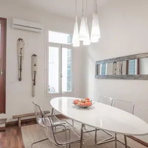 piazza-delle-erbe-central-apartment.hotelinveneto.com/